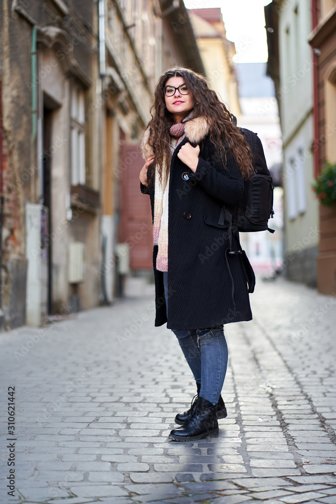 Fototapeta premium Tourist in an old town