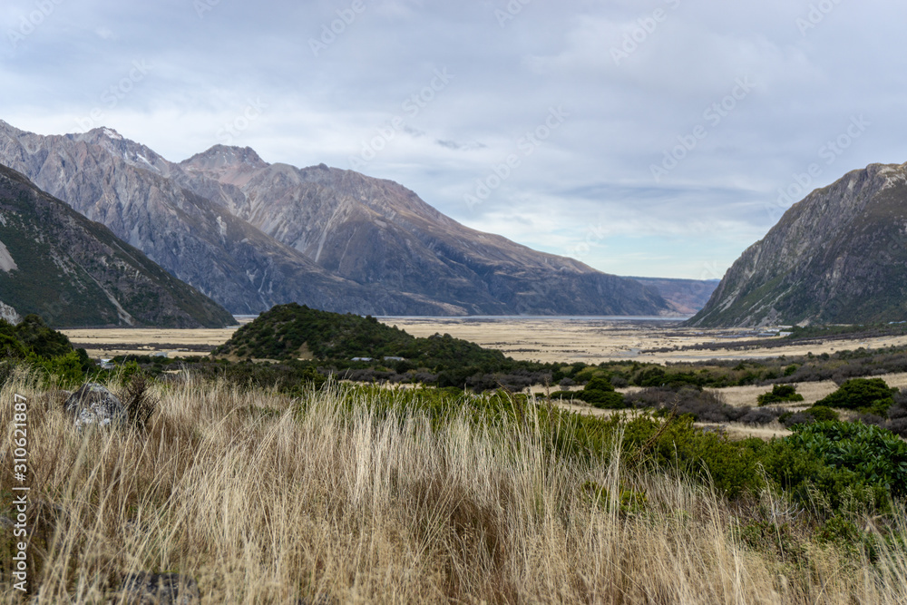 Hiking to Mount Cook under the extremely cloudy weather