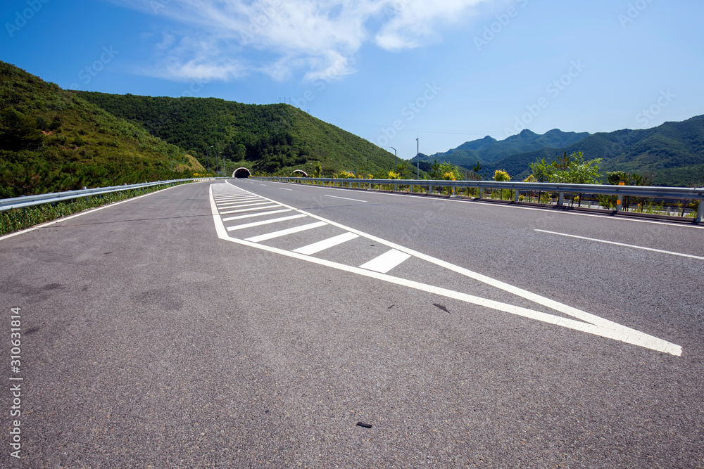 Fototapeta premium Highways, blue skies and white clouds