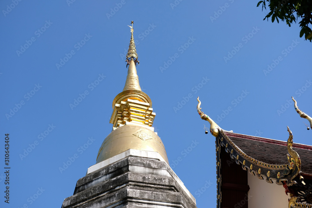 Fototapeta premium golden pagoda in bangkok Thailand 