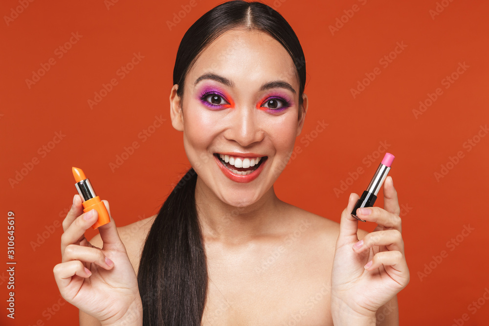 Obraz premium Beauty portrait of an attractive young topless asian woman