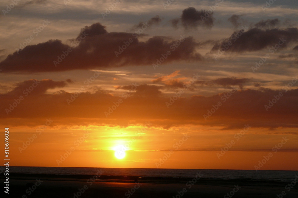 Sonnenuntergang am Meer mit Abendrot