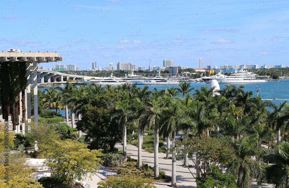 Fototapeta premium miami, usa, florida, city, panorama, view, sea, building, cityscape, architecture, skyline, urban, landscape, town, panoramic, buildings, port, 