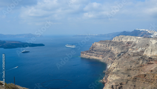 Fototapeta Naklejka Na Ścianę i Meble -  Beautiful seascape on Santorini island