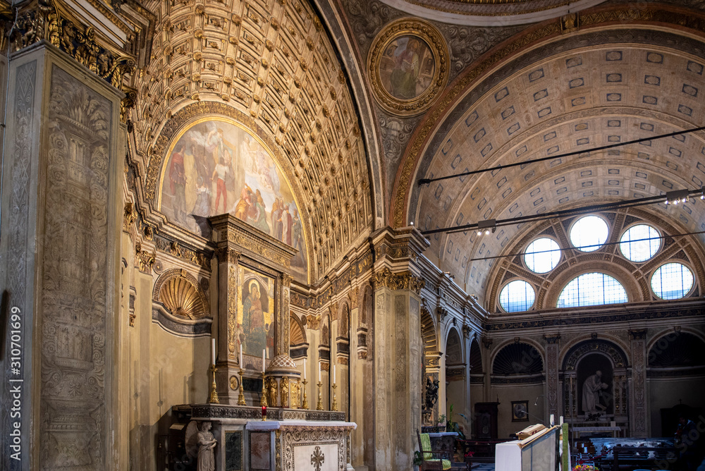 Milan, church of Santa Maria at San Satiro. Perspective illusion of the  apse. Bramante foto de Stock | Adobe Stock