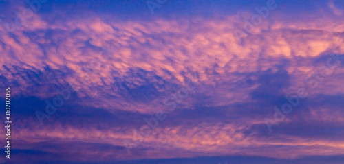 Mammatus cloud texture on a pink sky © Neven Krcmarek
