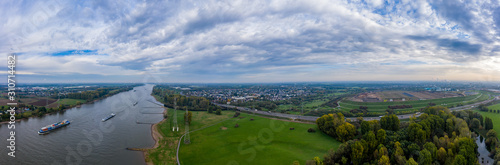 Принти на полотні Panoramic view on riverboats on the Rhine