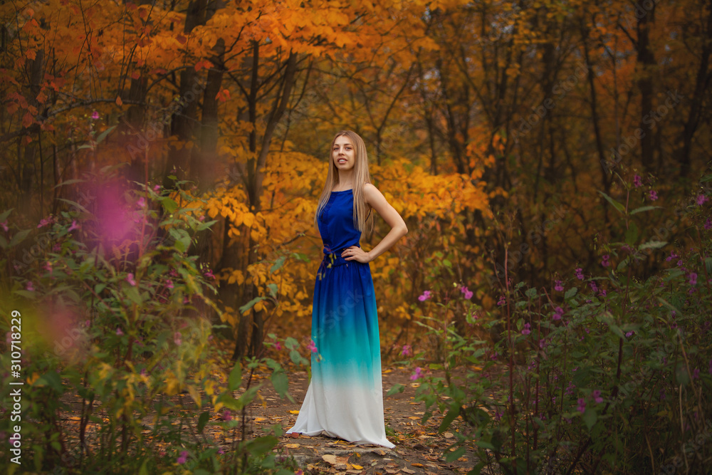 beautiful woman posing in autumn in forest