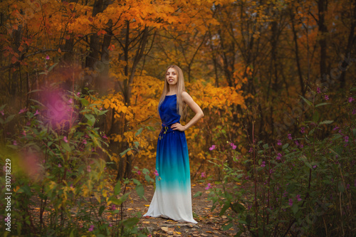 beautiful woman posing in autumn in forest