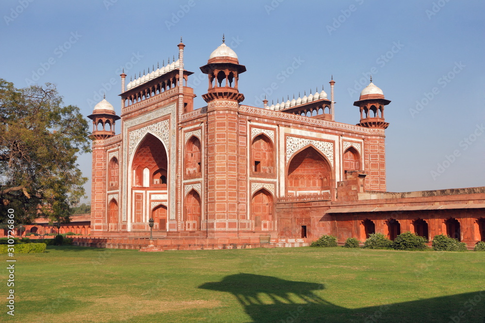 The Great gate (Darwaza-i rauza)?gateway to the Taj Mahal, Agra, Uttar Pradesh, India, UNESCO World Heritage Site.