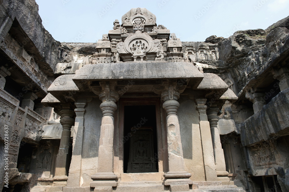 Cave 32 : Central courtyard and Pavilion, Ellora Caves, Aurangabad, Maharashtra, India