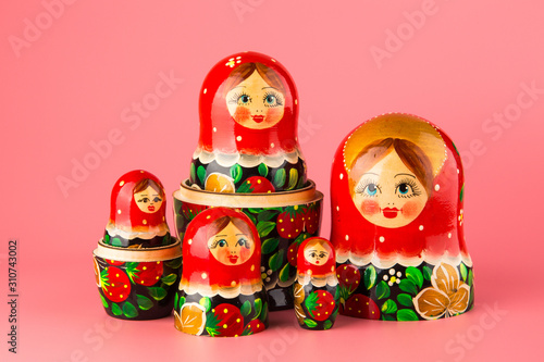 Tableau sur toile Russian folk wooden doll