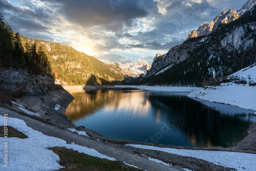 Dachstein am Gosausee bei Sonnenaufgang