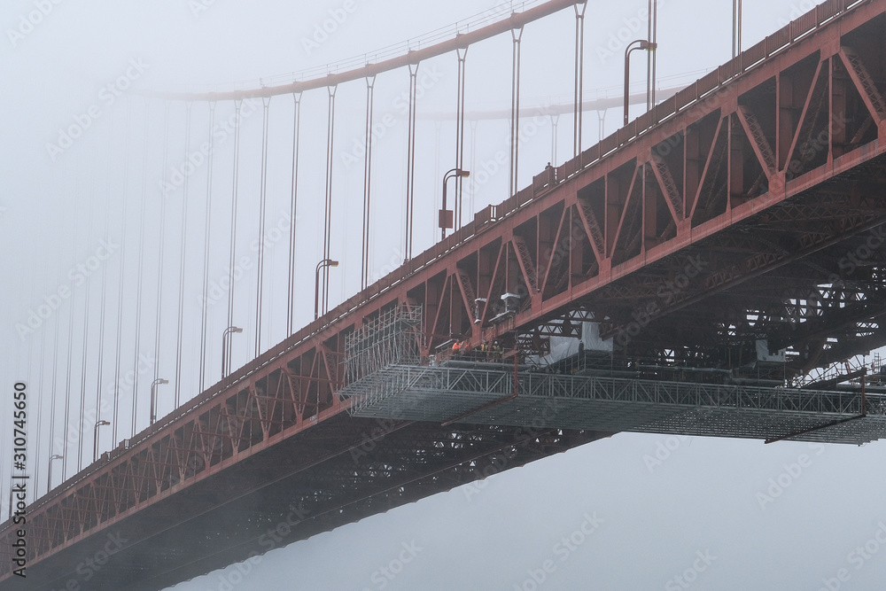 Fototapeta premium Painting Scaffolding under Golden Gate Bridge on Foggy Day