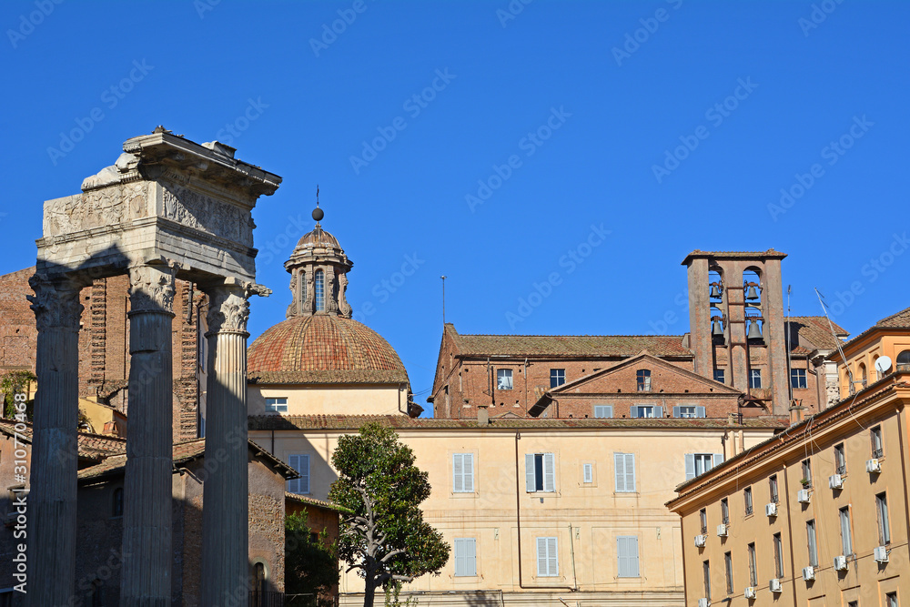 Apollotempel und Santa Maria in Campitelli, Rom