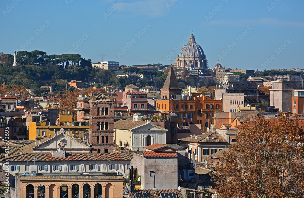 Blick über Trastevere zum Petersdom, Rom