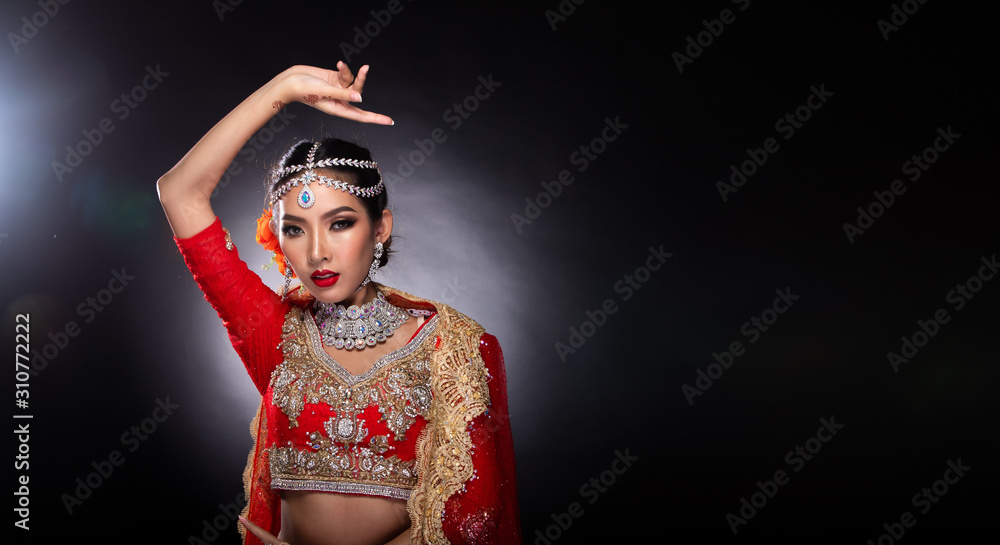 Pakistani Bridal Hairstyles for Wedding 2018 - StyleGlow.com | Pakistani  bridal hairstyles, Indian wedding couple photography, Indian wedding  photography couples