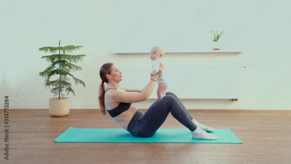 Mom does fitness with the baby at home Mom does fitness with the baby at home
