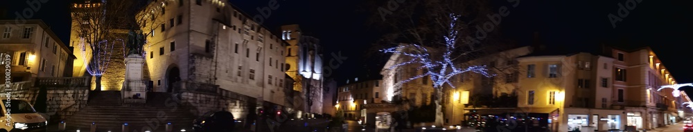 Paysage urbain - Chambéry de nuit