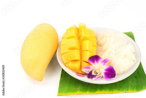 Fototapeta Naklejka Na Ścianę i Meble -  mango and sticky rice,Thai style tropical dessert on white background