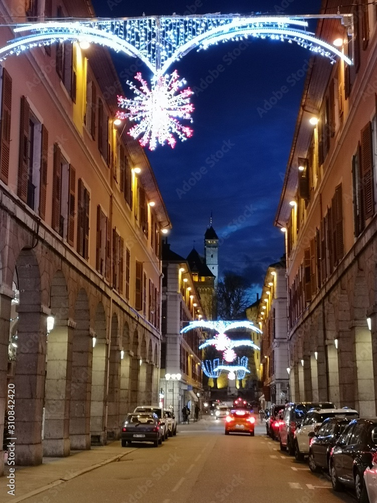 Fototapeta premium Chambéry de nuit - rue de boigne