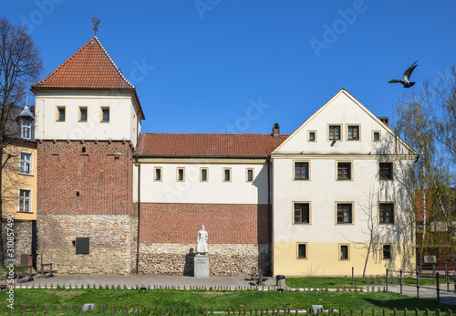 The castle in Gliwice and the monument to the Polish king Stefan Batory. The castle was built in the mid-fourteenth century. Modified to its present form in the years 1558-1561.