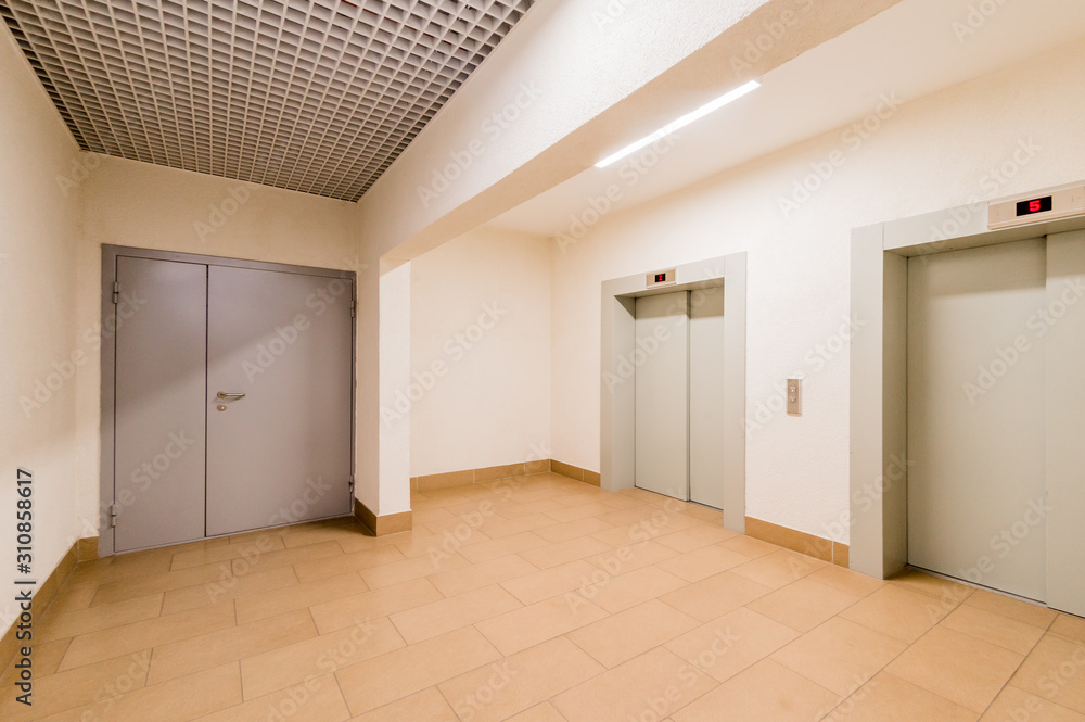 Obraz premium Russia, Moscow- August 05, 2019: interior room apartment public place, staircase