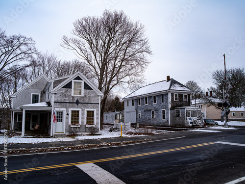 Fotografia Houses Line Railroad Tracks at a Crossing