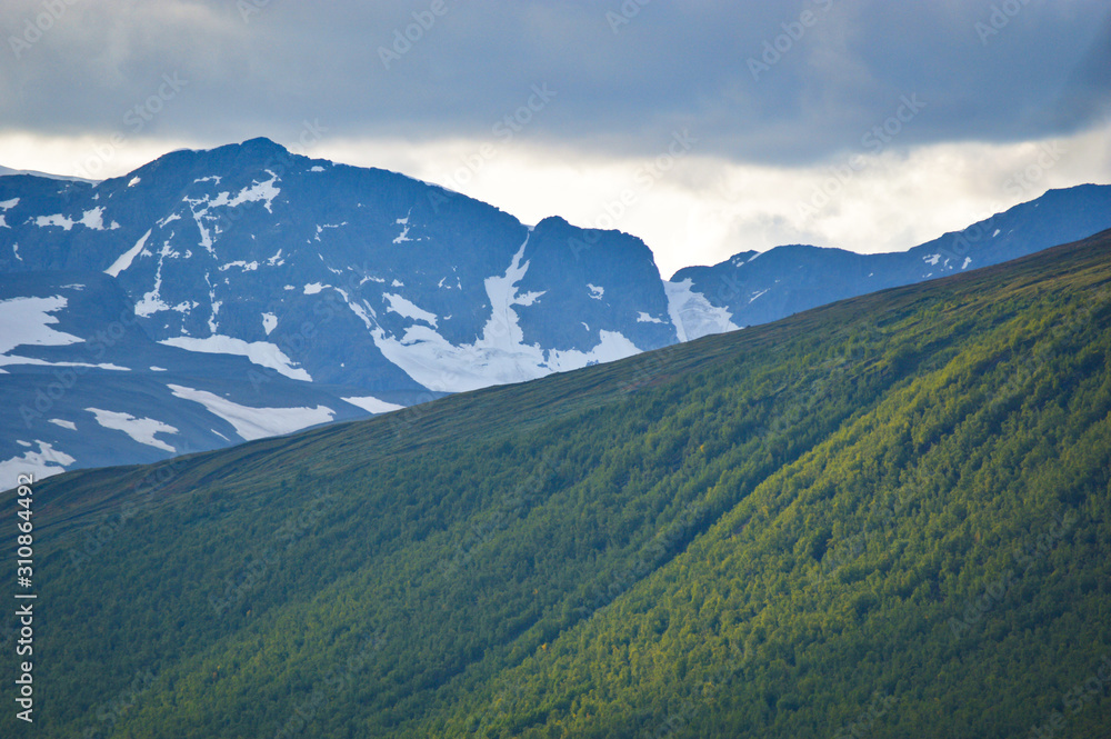 Hiking and backpacking in the valley of the highest Swedish mountains. Nikkaluoakta and Kebnekaise valley Hiking and backpacking in the valley of the highest Swedish mountains. Nikkaluoakta and Kebnekaise valley