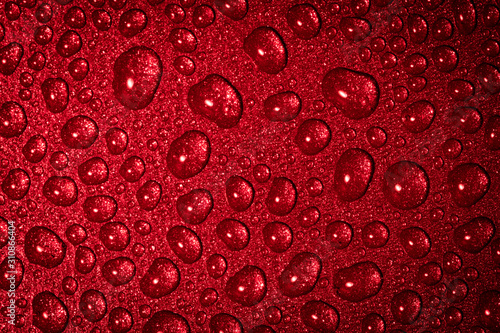 Foto A close up abstract macro photo of water droplets on a grey non stick frying pan