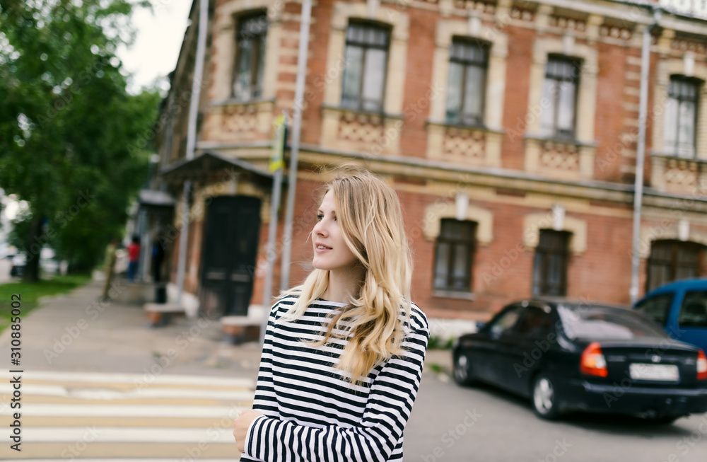 Obraz premium Outdoors portrait of beautiful young woman. Selective focus.