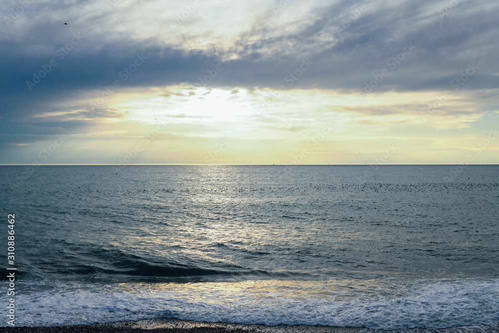 Obraz premium landscape evening sea and sky with clouds