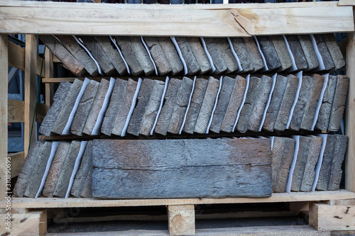 Bahnschwelle in Holzoptik aus Beton
