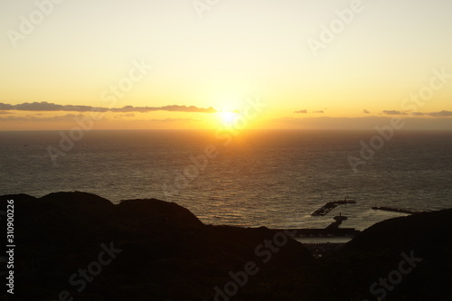At the sunset of Cape Muroto © Nyansuke1155