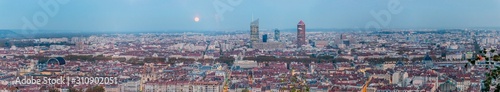 Fototapeta Naklejka Na Ścianę i Meble -  Panorama de Lyon depuis les hauteurs
