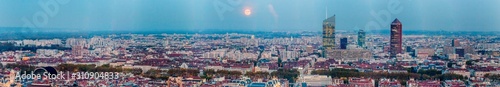 Fototapeta Naklejka Na Ścianę i Meble -  Panorama de Lyon à la tombée du jour