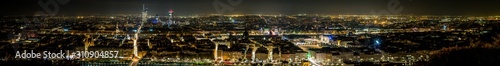 Panorama de Lyon à la nuit tombée