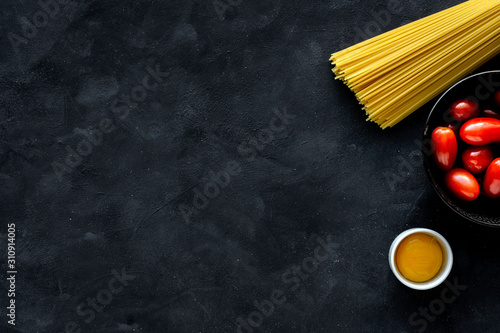 Assorted raw Italian pasta