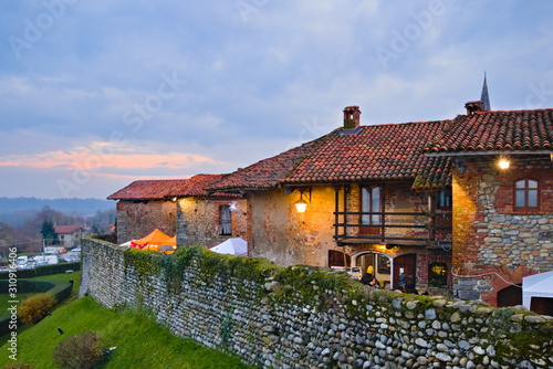 Tableau sur toile Candelo, Piedmont, Italy - December 14, 2019: Christmas markets inside the Ricet