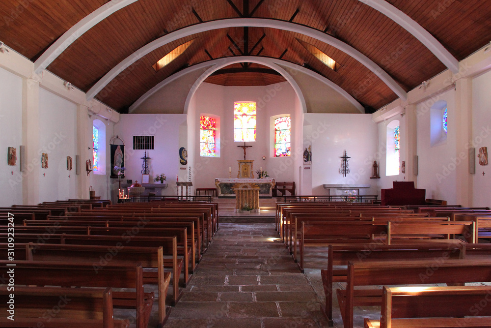 Fototapeta premium Saint-Eloi church in Roscanvel in brittany (france)