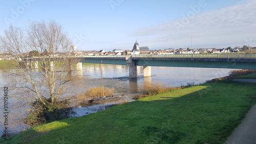 Pont de Jargeau    Saint-Denis-de-l H  tel  vue 01