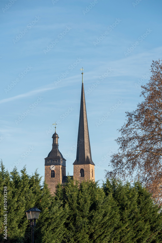 Blick auf die Türme der Kirche Unser Lieben Frauen in Burg bei Magdeburg. Blick auf die Türme der Kirche Unser Lieben Frauen in Burg bei Magdeburg.