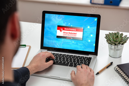 Quadro su tela Virus detected warning text on a laptop screen