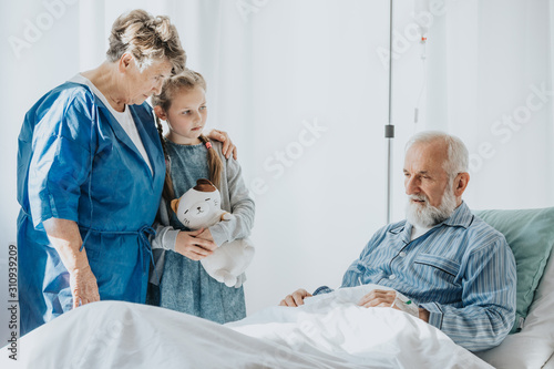 Girl supporting grandfather © Photographee.eu