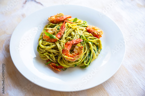 King prawns and pesto sauce with spaghetti