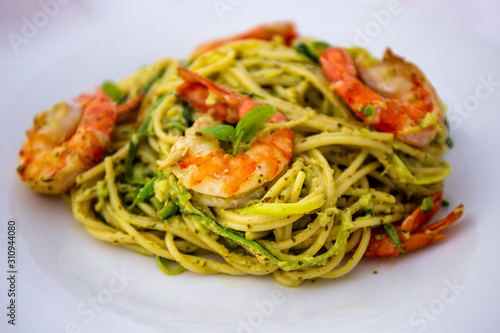 King prawns and pesto sauce with spaghetti