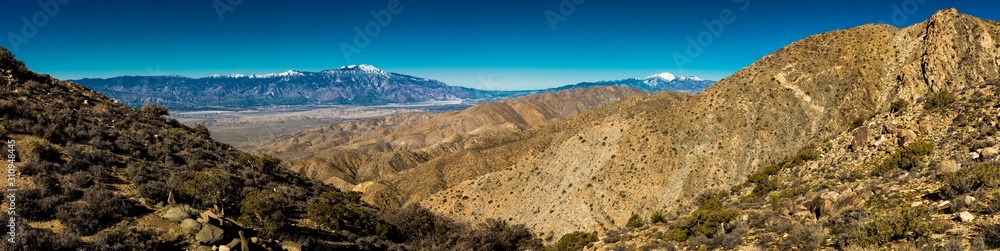 Fototapeta premium MARCH 13, 2019 - JOSHUA TREE NATIONAL PARK, CA, USA -Keys Viiew of San Bernadino Mountains with snow from Joshua Tree National Park in Southern California