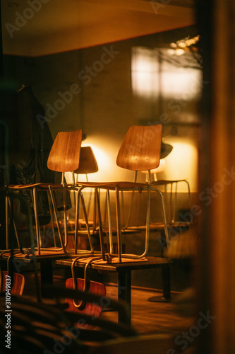 Bar nach  Feierabend mit hochgestellten Stühlen auf Tischen photo