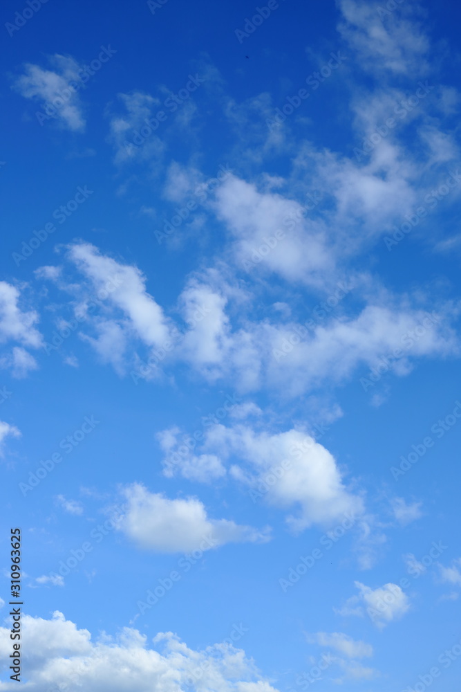 Fototapeta premium white cloud on blue sky in the morning, clear weather day background