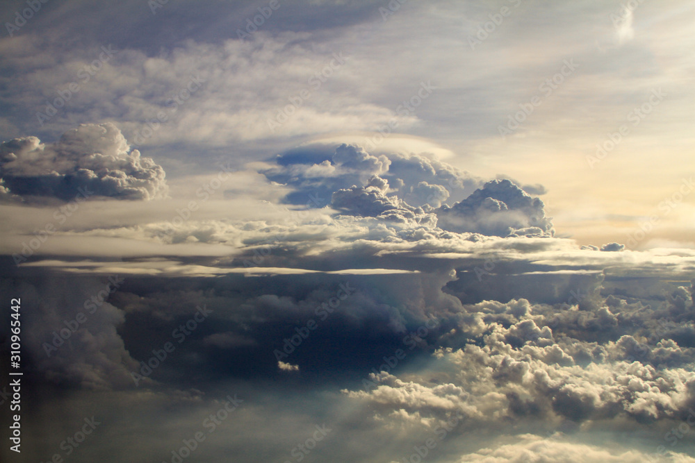 Obraz premium Skyline View above the Clouds from airplane